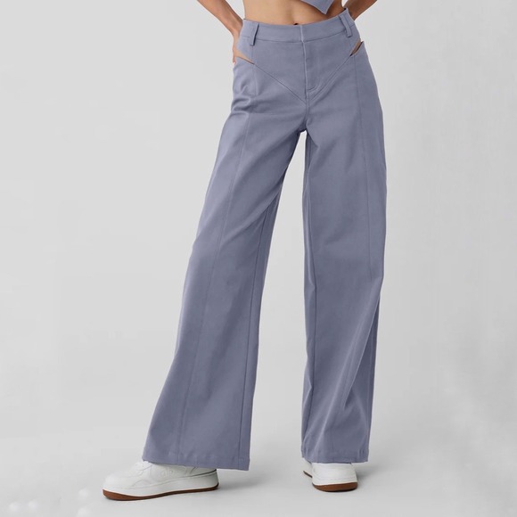 Alo Yoga High Waist Risk Taker Thouser in Color Fog Size XSmall - Picture 3 of 11